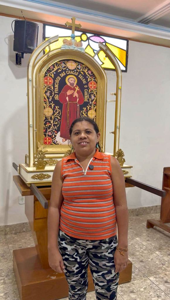 Testemunho de fé pela devota Francisca Aldenir, na Capela de São Damião.